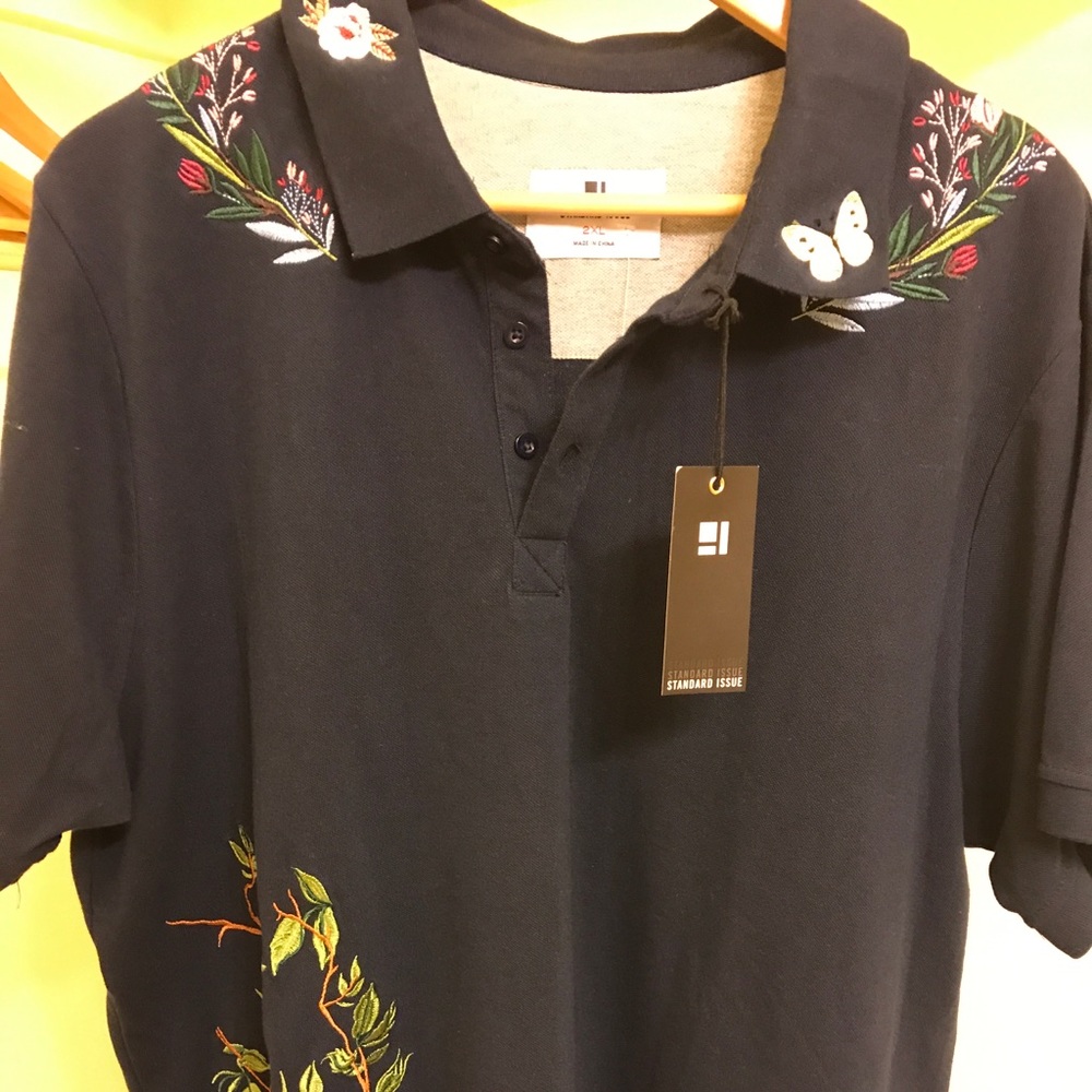 Man’s Embroidered Polo Shirt in XXL Navy NWT